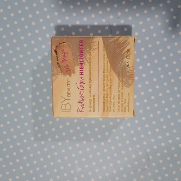 Powder Highlighters - Picture 3 of 7